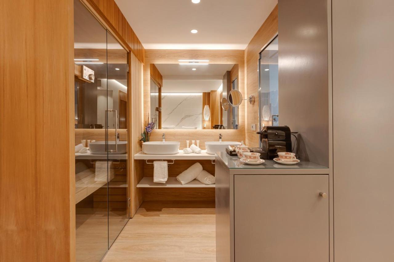 Hotel Boutique Mirlo Барселона Екстер'єр фото A bathroom in a hotel room